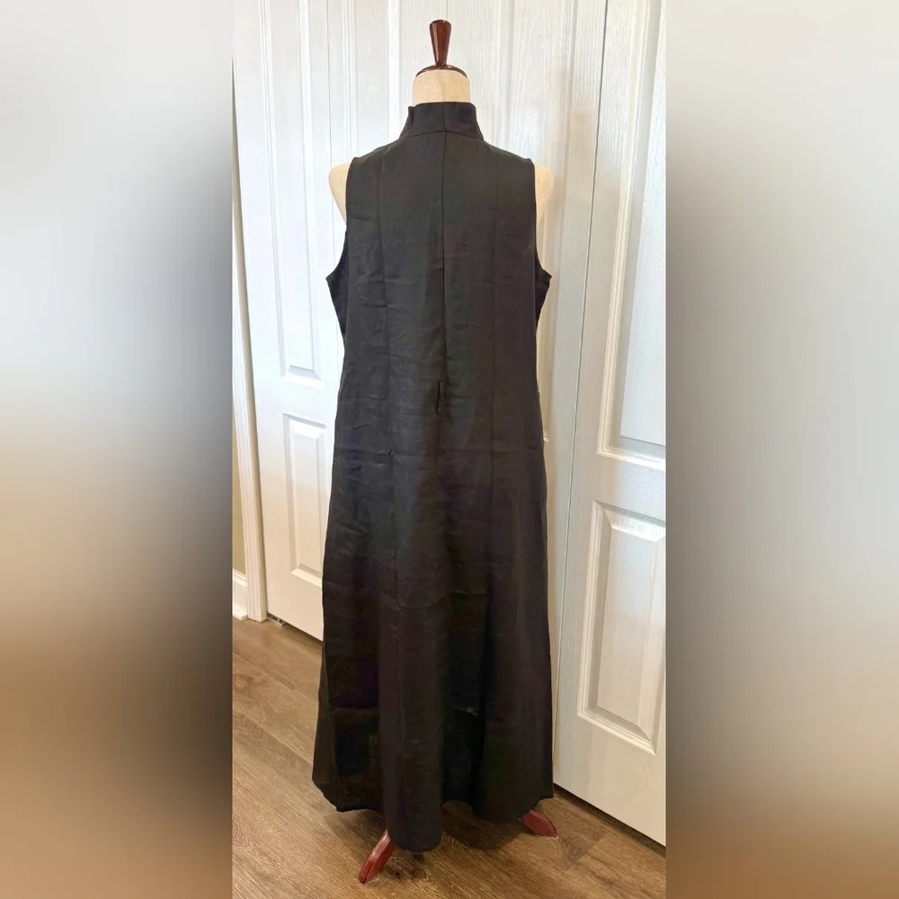 Elegant Black Sleeveless Dress - Picture 4 of 4